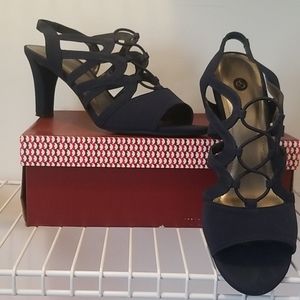 Women's Strappy shoe 🌹PRICE REDUCED🌹